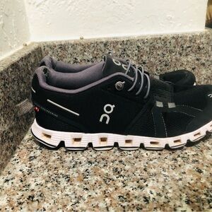 On Running Men's Black and White Athletic Shoes